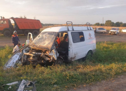 Один человек погиб и десять пострадали в ДТП с микроавтобусом в Ростовской области
