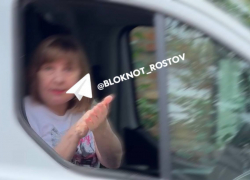 «Ты одна из них»: в центре Батайска на девушку напала женщина