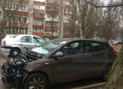 В Ростове-на-Дону цинично разобрали до "внутренностей" припаркованный автомобиль 