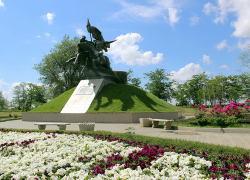 Памятник в память о воинах 116-й Донской казачьей кавалерийской дивизии в Ростовской области