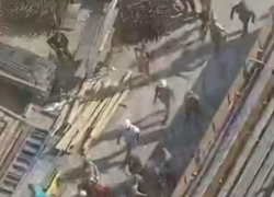 Около 30 человек устроили драку на стройке в Ростове