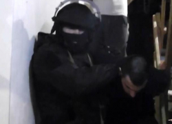 На Дону спецназ задержал банду, незаконно обналичившую миллиард рублей