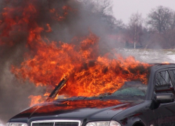 В Ростовской области внезапно вспыхнула иномарка