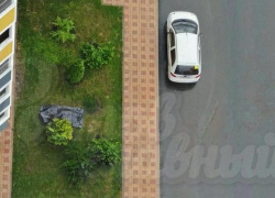 В Суворовском парень выпал из окна 11 этажа