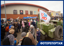 Смотрели оружие и ели в полевой кухне: в Ростове отмечали День защитника Отечества