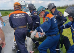 12 человек пострадали в аварии с четырьмя машинами на трассе в Ростовской области