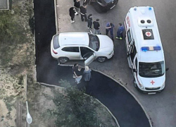 В Ростове на Суворовском в машине нашли мертвого мужчину в неестественной позе