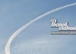 Жителей Ростова и Батайска напугал инверсионный след в небе 