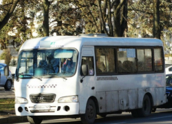 Остановившаяся резко маршрутка нанесла травмы пенсионерке в Ростове