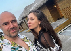 Возлюбленный Полины Дибровой оказался в больнице после скандала с женой