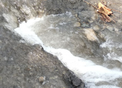 Косорукие рабочие устроили водный апокалипсис на нескольких улицах в Ростове