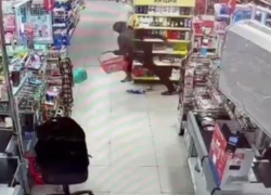 Двое воров-рецидивистов ограбили магазин и побили продавца в Ростове 