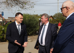 Юрий Слюсарь посетил проблемные объекты Батайска и оценил ход ремонтных работ