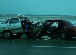 Два человека погибли и трое пострадали в ДТП в Ростовской области