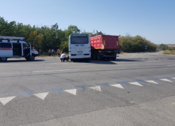 Пассажиры рейсового автобуса пострадали в ДТП в Ростовской области