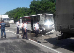 Число пострадавших в ДТП с автобусом и фурой под Ростовом выросло до 15 человек