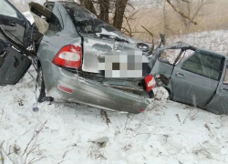 Женщина вылетела из салона: страшное ДТП случилось в Ростовской области 