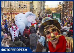 В Ростове-на-Дону состоялось праздничное шествие во главе со «слоном»