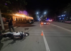 Мотоциклист без прав столкнулся с «Порше Панамера» под Ростовом