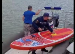 В Таганрогском заливе спасли пятерых детей, которых унесло в море