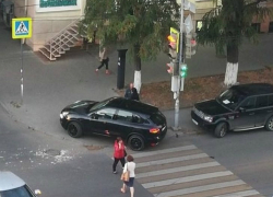 Женщина сломала нос под колесами автомобиля на «зебре» Ростова