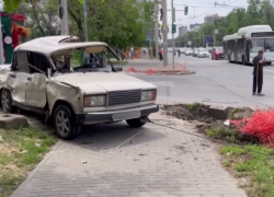 Два человека пострадали в ДТП с автобусом №65 и легковушкой на Нагибина в Ростове