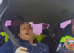 Инспекторы ДПС с мигалками доставили мужчину с инфарктом в больницу в Ростовской области