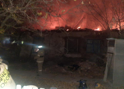 Трое малышей погибли при пожаре в частном доме в Ростовской области