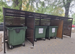 В центре Ростова устанавливают современные площадки для сбора мусора