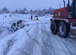 В Неклиновском районе сотрудники ГИБДД спасли женщину, попавшую в аварию