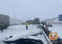 Из-за массового ДТП движение на трассе М-4 «Дон» возле Миллерово полностью перекрыто 
