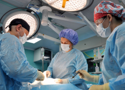 В Ростове хирурги онкоцентра спасли пациента с крупной опухолью шеи и грудной клетки