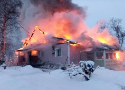 В Аксайском районе на пожаре погибла 82-летняя пенсионерка в своем доме