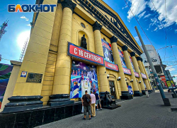 В Ростове разобрали стихийный мемориал в память о Пригожине, но люди несут цветы