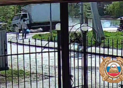 В Ростове 4-летний ребёнок попал под колёса автомобиля