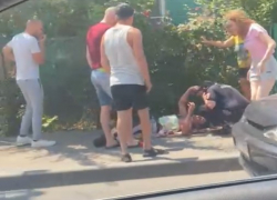 В Ростове мужчину пырнули ножом во время разборок