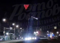 Жители Ростова увидели сгорающий метеорит