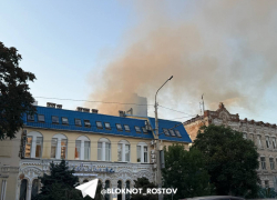 В центре Ростова горит здание бывшей Соборной мечети и военной части  