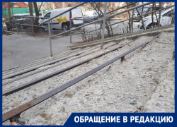 Ростовчанина возмутило состояние лестницы на Чехова, на которой можно убиться
