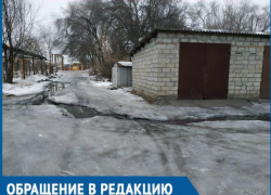 В городе Шахты Ростовской области по улицам течет зловонная жидкость 