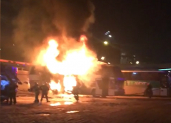 Пассажирский автобус загорелся на автовокзале в Ростове
