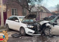 В жестком тройном ДТП погиб водитель «Лады Гранта» в Таганроге
