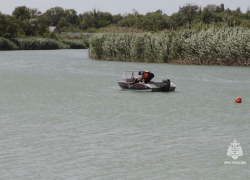 В Ростове на пляже женщина наглоталась воды и утонула