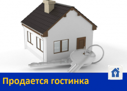 Напротив нахичеванского рынка продается гостинка