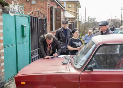 Минимум 100 автомобилей пострадали от атак БПЛА в Таганроге