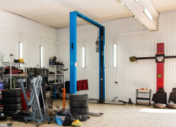 Работник ростовского автосервиса продал машину клиента