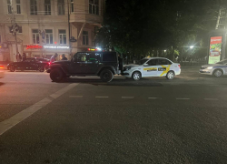 В центре Ростова водитель внедорожника сбил 10-летнего велосипедиста и влетел в Lada Granta
