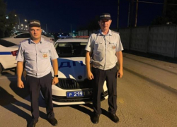 В Ростовской области полицейские помогли водителю с поломанной рукой 