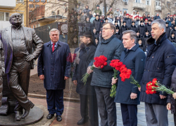 Голубев открыл памятник Жванецкому, но не возложил цветы освободителям Ростова от фашистских захватчиков