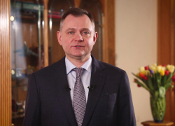 Слюсарь пожелал женщинам Дона здоровья, мира и благополучия в Международный женский день